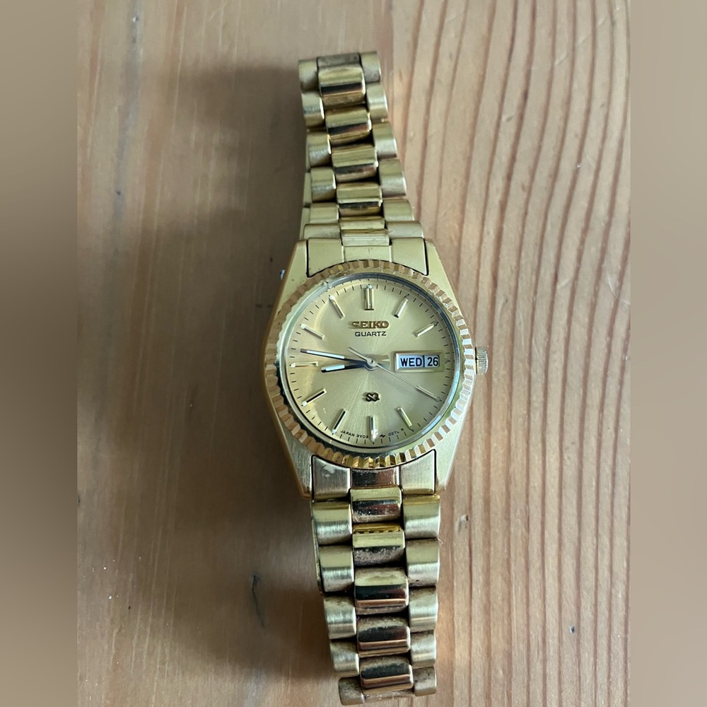 SOLD 🎉Vintage Woman’s 1980s Seiko Quartz Gold Watch Day Date Calender 3Y03-0160